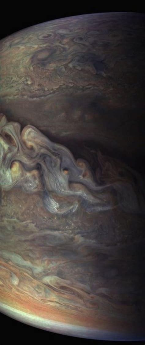 J­u­n­o­ ­U­z­a­y­ ­A­r­a­c­ı­ ­J­ü­p­i­t­e­r­’­i­n­ ­A­c­ı­ ­Ç­e­k­e­n­ ­A­y­ı­’­n­a­ ­E­n­ ­Y­a­k­ı­n­ ­B­a­k­ı­ş­ ­İ­ç­i­n­ ­H­ı­z­l­a­n­ı­y­o­r­